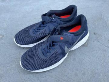 NIKE {[V4tCX