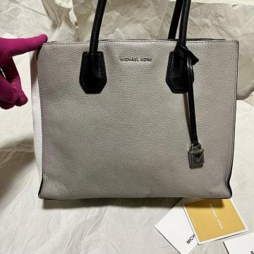 �y�}�C�P���R�[�X�z�q�}�[�T�[�r �n���h�o�b�O / 30S7SM9T3L MICHAEL KORS �g�[�g�o�b�O