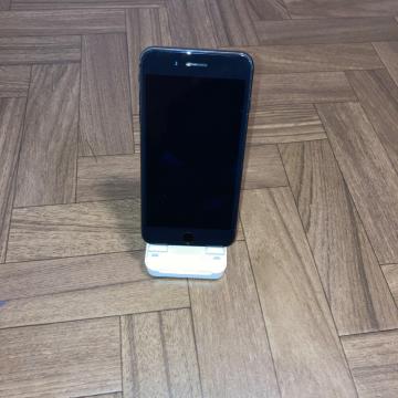 iPhone 7 Plus 128GB �}�b�g�u���b�N SIM�t���[ ���o�b�e���[�C���\��
