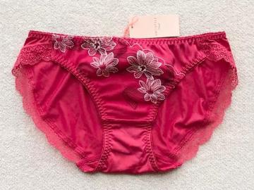 Triumph AMOSTYLE ショーツ Mサイズ レッド