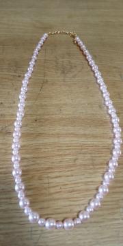 �����s���N�l�b�N���X