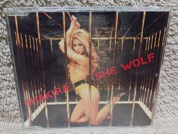 SHAKIRA �V���L�[���^SHE WOLF �V�[�E�E���t�^�A���Ձ^CD�V���O��