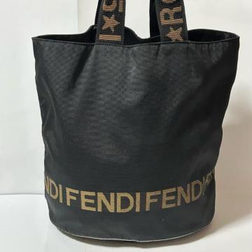 FENDI �t�F���f�B �L�����o�X �g�[�g�o�b�O �n���h�o�b�O �u���b�N �u���E�� �r�|��