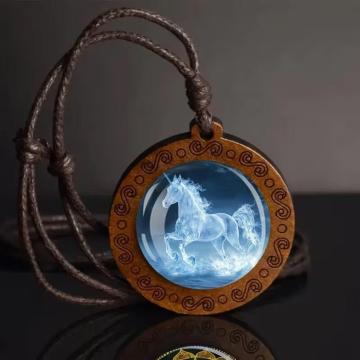 ���߉\�ȕR�؂ŏo���Ă���y���_���g�g�b�v���j�R�[���l�b�N���X�W���G���[