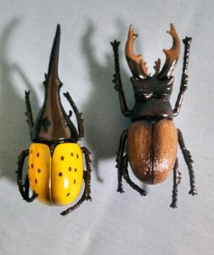 動くカブトムシ 二種