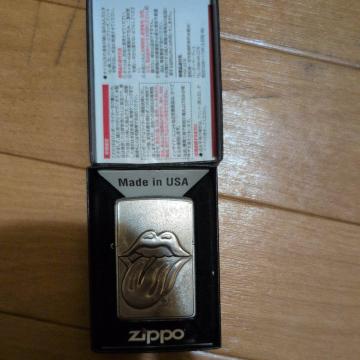 bNohu[OEXg[YṽSfUCꂽZIPPOC^[łB