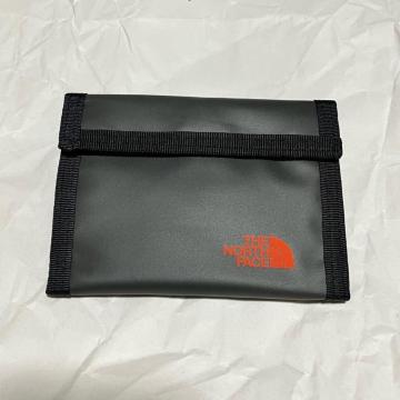 THE NORTH FACE �O�܂���z �_�[�N�O���[ ���K���ꂠ�� ���S �u���b�N �� �i�C���� �~�j���z  �m�[�X�t�F�C�X