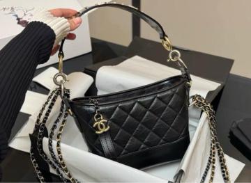 CHANEL �V���l�� �V�����_�[�o�b�O