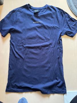 MYPROTEIN T�V���c �g���[�j���O�E�F�A �l�C�r�[