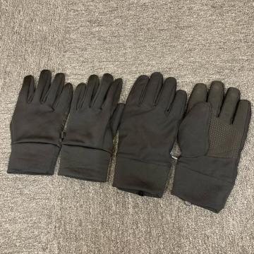 ���� UNIQLO �q�[�g�e�b�N���C�j���O�O���[�u ���C�i�[�X�g���b�`�O���[�u