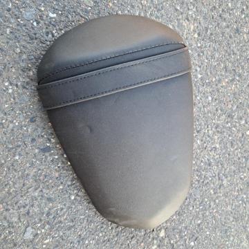 �܂ɂ���GSXR125�����^���f���V�[�g���Õ��i