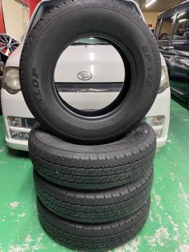 7071632)؍aY4{195/80R15LT107/105