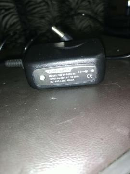 AC�A�_�v�^�[ SW-05-S050-05 DC4.2V 600mA �d��������