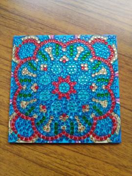 �_�C�������h�A�[�g���ԙ�䶗����̃R�[�X�^�[(�l�p)�B