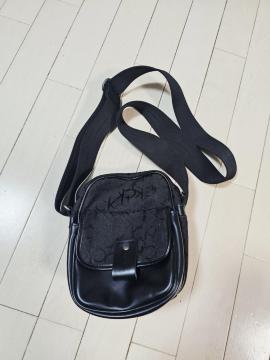 CALVIN KLEIN ���S���S �V�����_�[�o�b�O ��