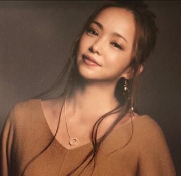 (247) H&M �����ޔ��b �l�b�N���X