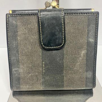 �t�F���f�B FENDI 2�܂���z ���܌� �y�J�� �u���E�� �u���b�N PVC