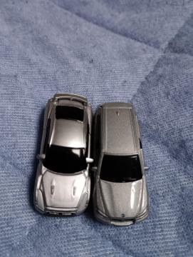 銀色ミニカー2台セット