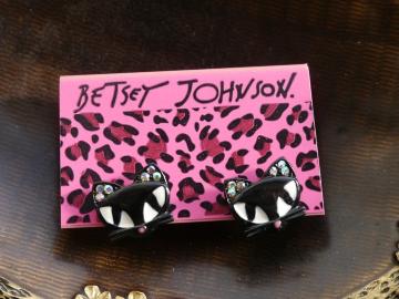 新品 ゴスロリ姫系アンティーク調 黒猫 ネコねこちゃん ピアス  BETSEY JOHNSON