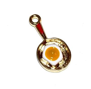 531 目玉焼きのフライパンのチャーム 1個◯