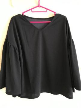 新品薄手Vカットタック大袖フレアカットソーL