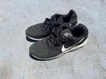 NIKEXj[J[