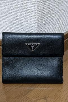 Ӓς  PRADA  z