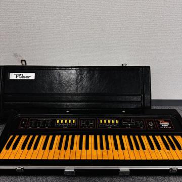 766790/PULSER ERECTRONIC PIANO M-56 �d�q�s�A�m 61���� ���Y���}�V������ �n�[�h�P�[�X�t