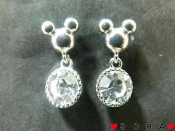 ディズニー【ミッキー】Disney刻印入♪ゆらゆら キュービックジルコニアピアス