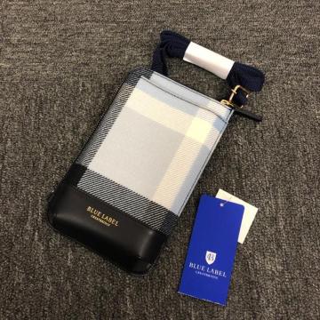 即決 新品 BLUE LABEL CRESTBRIDGE スマホショルダー