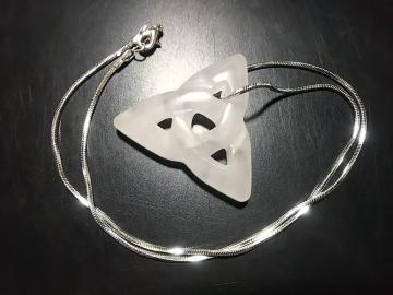 �V�R�΁����[�Y�N�H�[�c�@�P���g�m�b�g�@�y���_���g