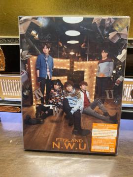 FTISLAND N.W.U (CD+DVD) �������� A �g���[�f�B���O�J�[�h�t(���{��) �yBS-02�z