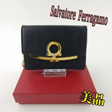 Ferragamo J[hP[X