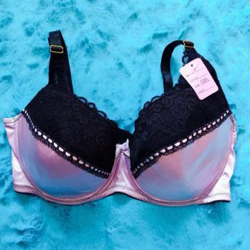 ツルツルサテンがエロ可愛ッ。。。G85。。レース切替小悪魔ブラジャー。大きいサイズグラマー希少サイズ。。。