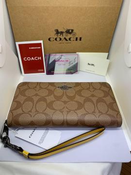 COACH�@�R�[�`�@C4452�@�����z�@���E���h�t�@�X�i�[�@�V�O�l�`���[�@PVC