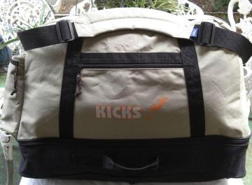 KICKS/���s���A�E�g�h�@�[�X�|�[�c�_�b�t���o�b�O���Ô��i!!