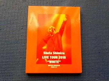 BD �����đ� LIVE TOUR 2018 �gWHITE" ���{�����ٌ���