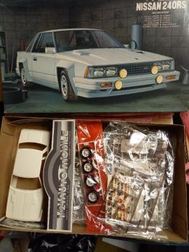 tW~ 1:24 NISSAN 240 RS