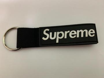 supreme�L�[�z���_�[