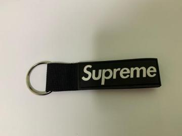 supreme�L�[�z���_�[