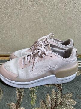 NIKE:V[Y