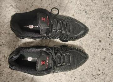 NIKE Shox �X�j�[�J�[ �u���b�N �����j���O�V���[�Y �^���C �J�W���A�� �����Y ���f�B�[�X