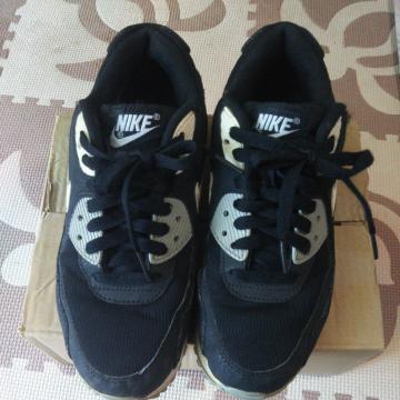 l NIKE GA}bNX 23.5p  fB[XXj[J[ ubN~zCg~O[