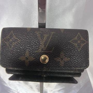���C���B�g�� �L�[�P�[�X LOUISVUITTON ���m �~�����e�B�N��4