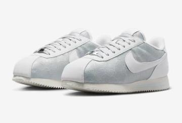 NIKE Rebc