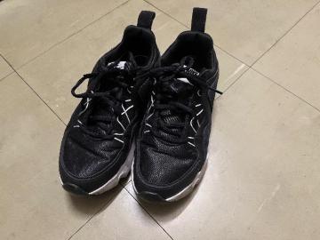 NIKEXj[J[
