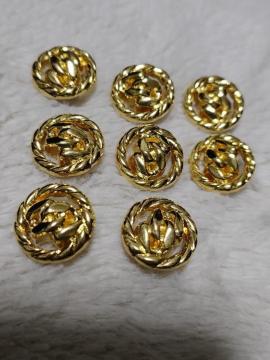 �S�[���h�̉����{�^����8�Z�b�g�����i�ł��I