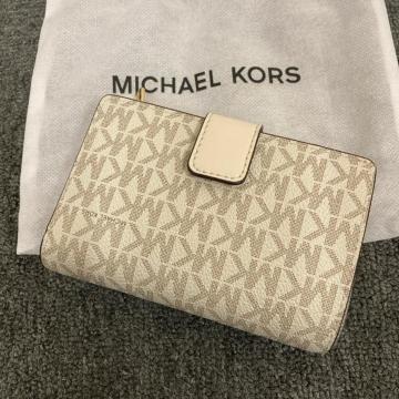  Vi MICHAEL KORS }CPR[X ܂z