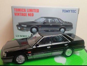 トミカリミテッドヴィンテージ日産スカイライン4ドアHTGTSツインカム24