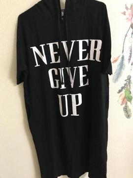 新品薄手ロゴフード付きゆったりTシャツワンピースF